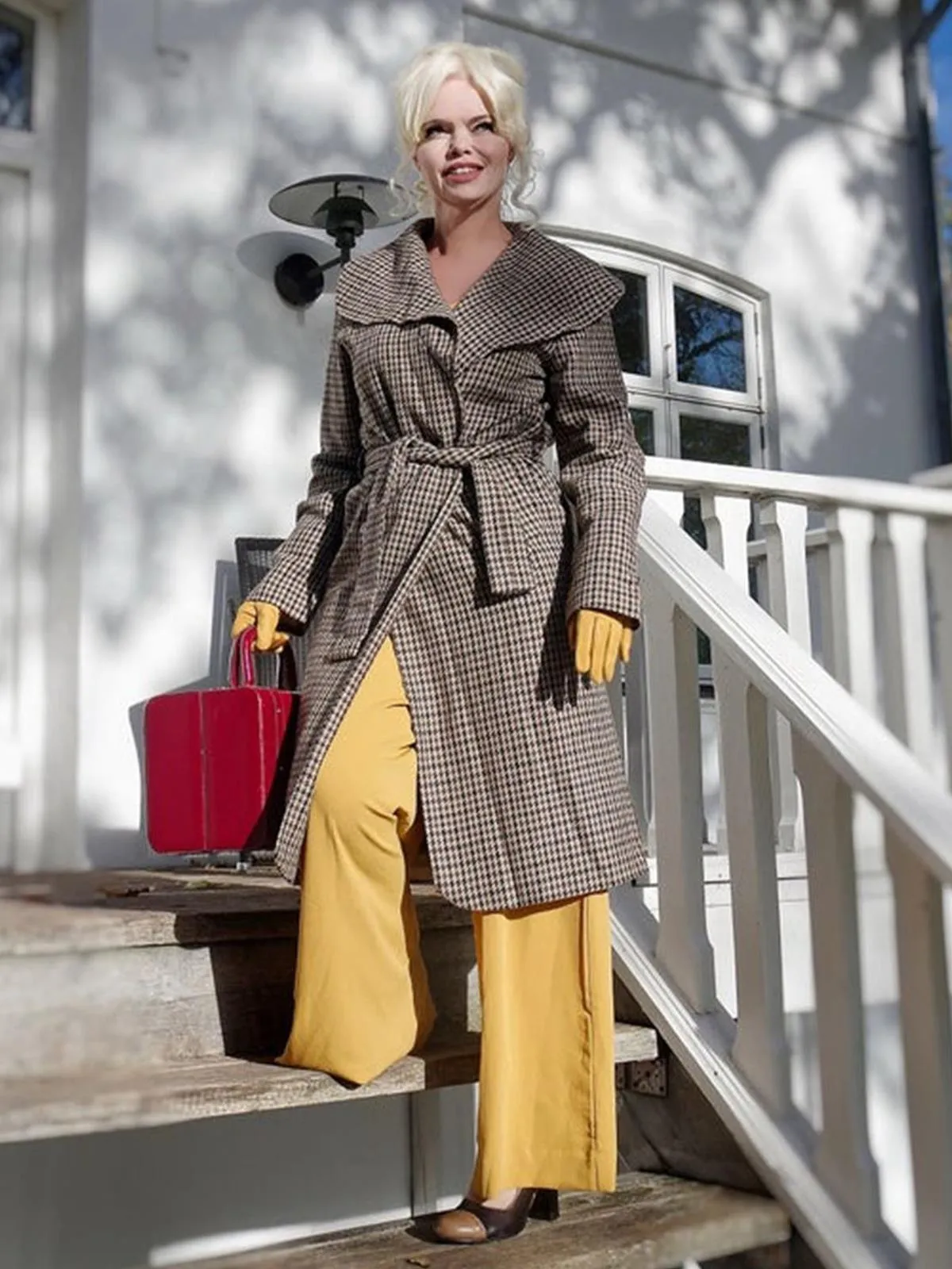 Classic Brown 1940s 1950s Style Houndstooth Wrap Coat