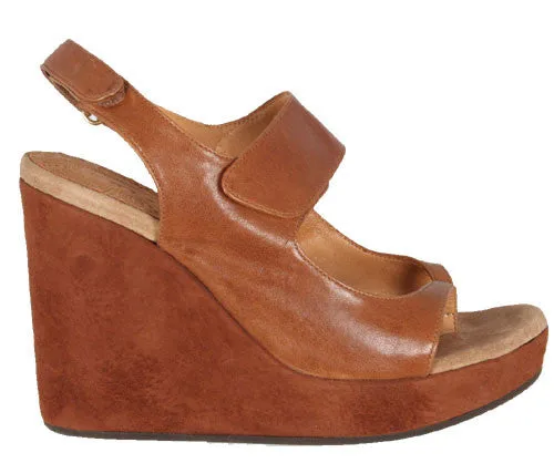 Daudau Wedge, Toast