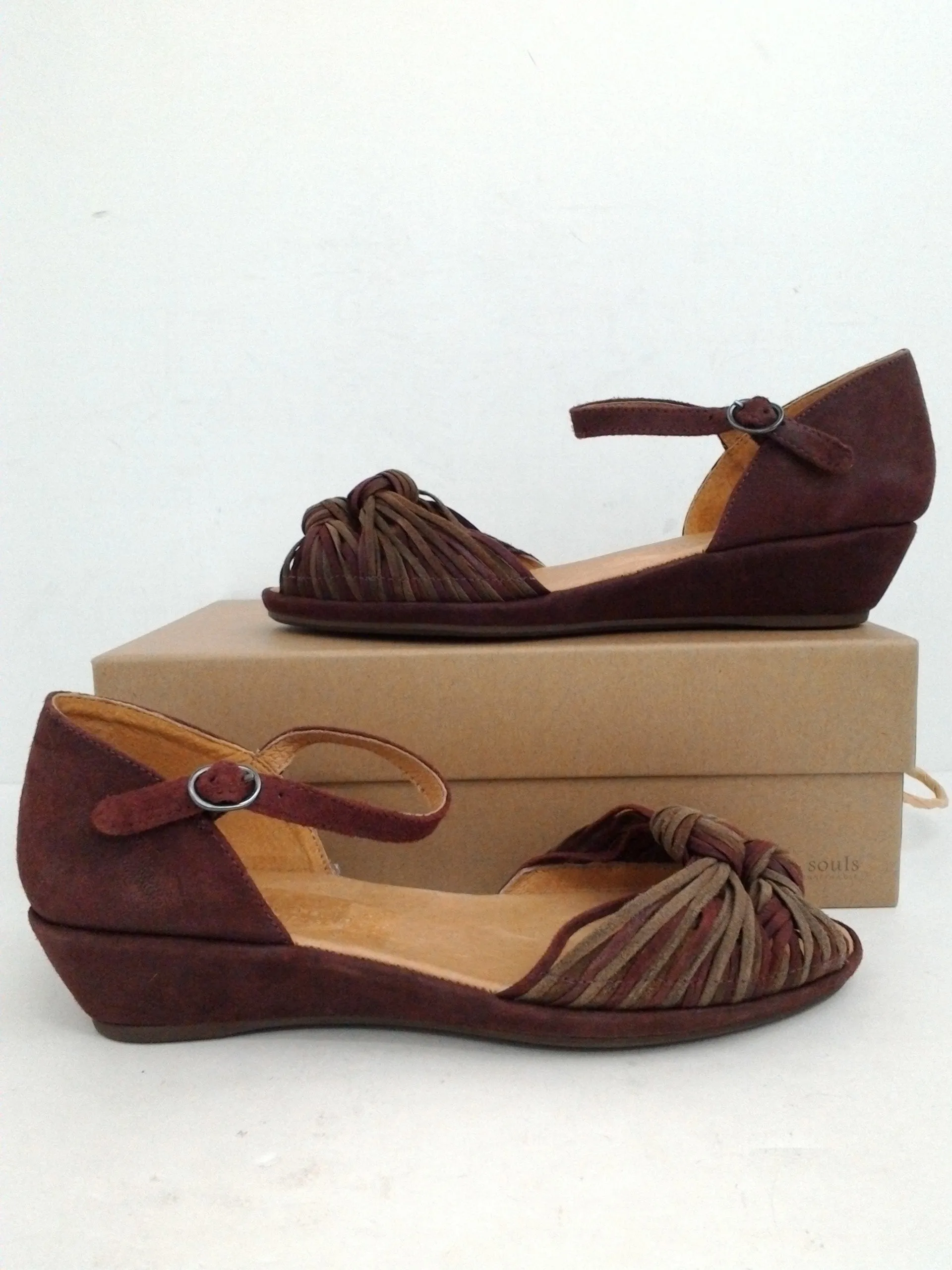 Gentle Souls By Kenneth Cole Women's Lily Knot Sandal Burgundy Suede Size 9