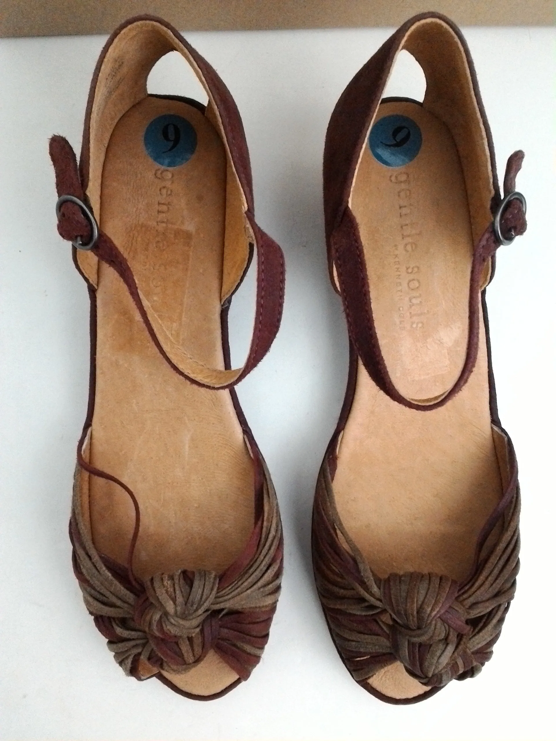 Gentle Souls By Kenneth Cole Women's Lily Knot Sandal Burgundy Suede Size 9