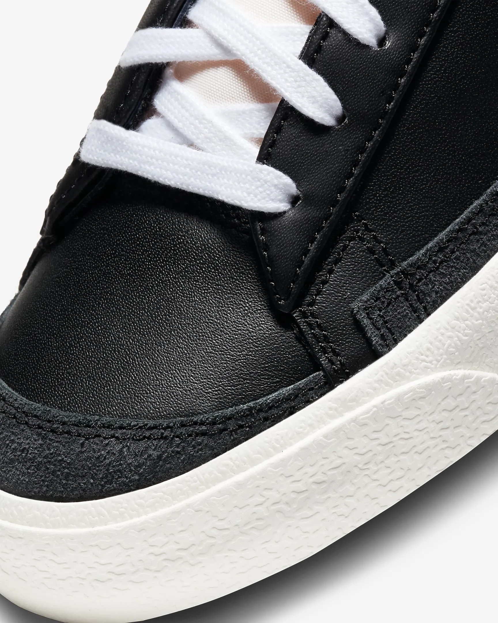 Nike Men's Blazer Low '77 Vintage Shoes - Black / Sail / White